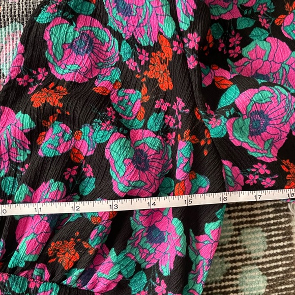 Zara v/neck floral dress with shoulder pads and side vents - Picture 10 of 11